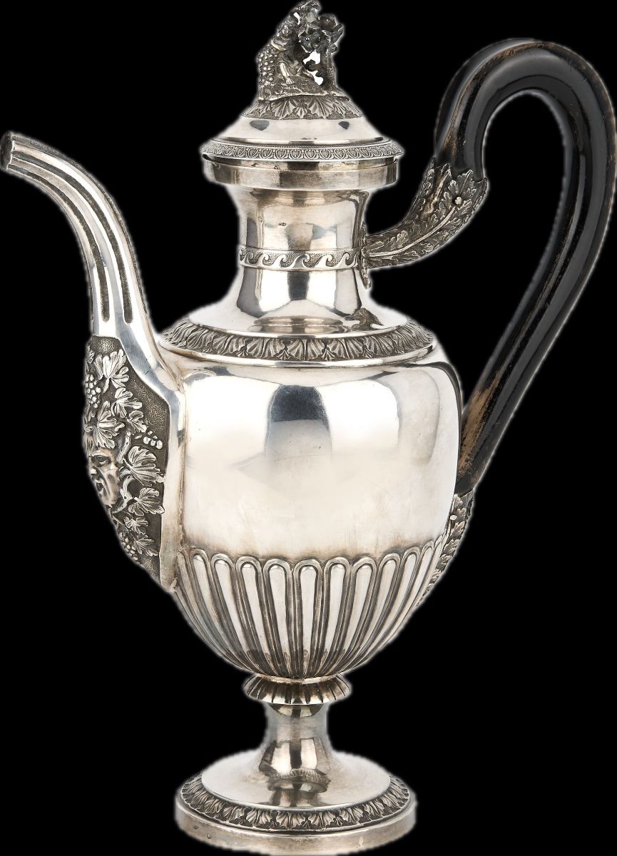 Grande cafetière en argent H 38,5 cm, poids 1 345 g  Corps lisse en forme de poire, orné de ner