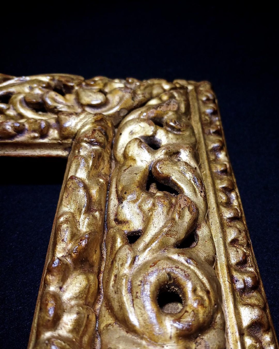 Cadre ancien, finement sculpté et percé à la main avec expertise, doré à la feuille d'or 24 car-photo-4