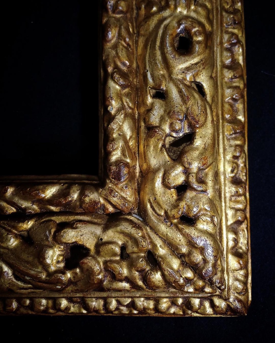 Cadre ancien, finement sculpté et percé à la main avec expertise, doré à la feuille d'or 24 car-photo-1