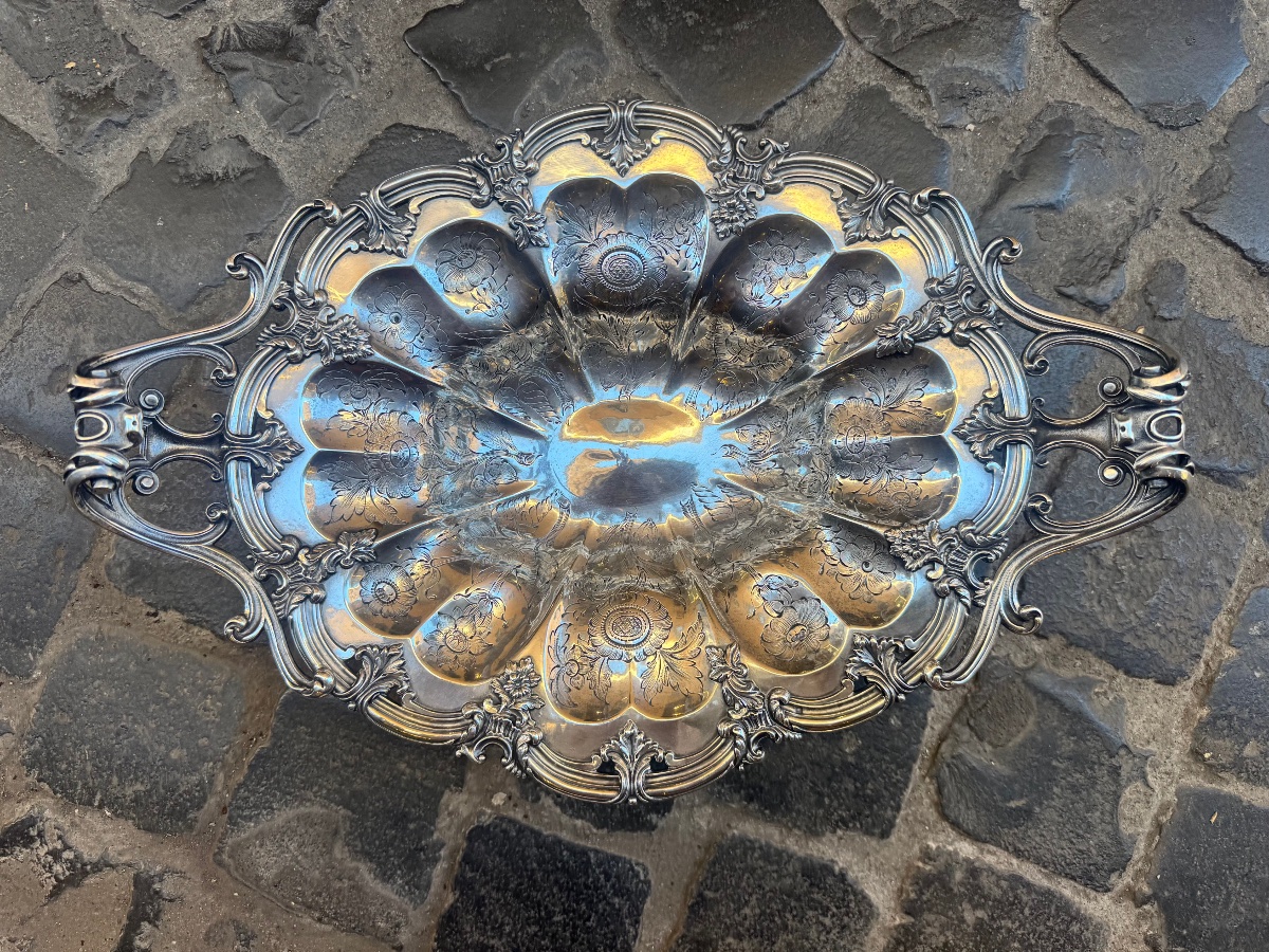Centre de table ancien en forme de panier, ciselé, gravé et estampé à la main en argent massif,