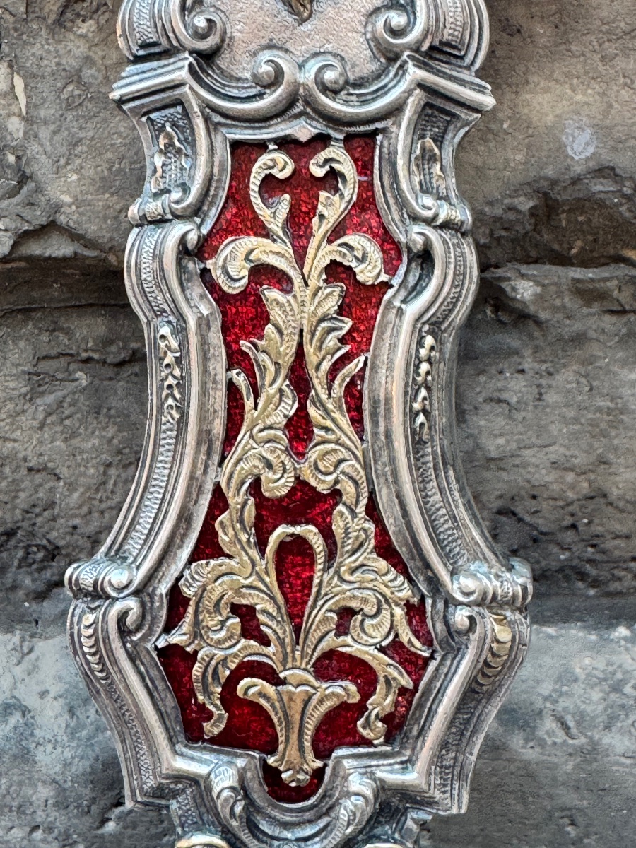 A Rare Example Of A Solid Silver Lens, Hand-chiseled With Masks Accented In Gold -photo-3