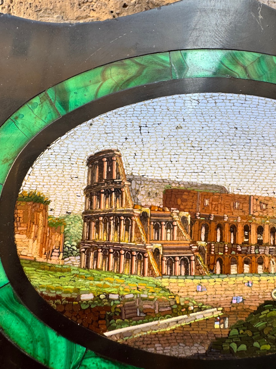 Ancien spécimen de micromosaïque romaine, issu de l'ancienne école du Vatican, représentant une