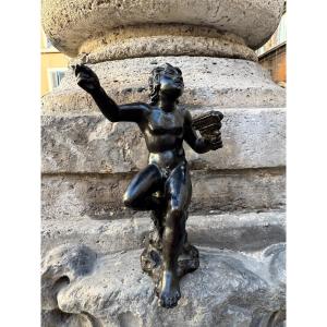 Sculpture en bronze ancien représentant un satyre musicien assis sur un rocher, XVIe siècle, Ro