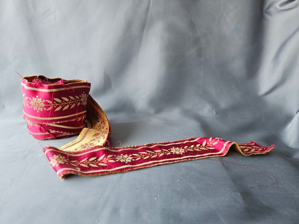 Ruban style Empire soie rouge et jaune