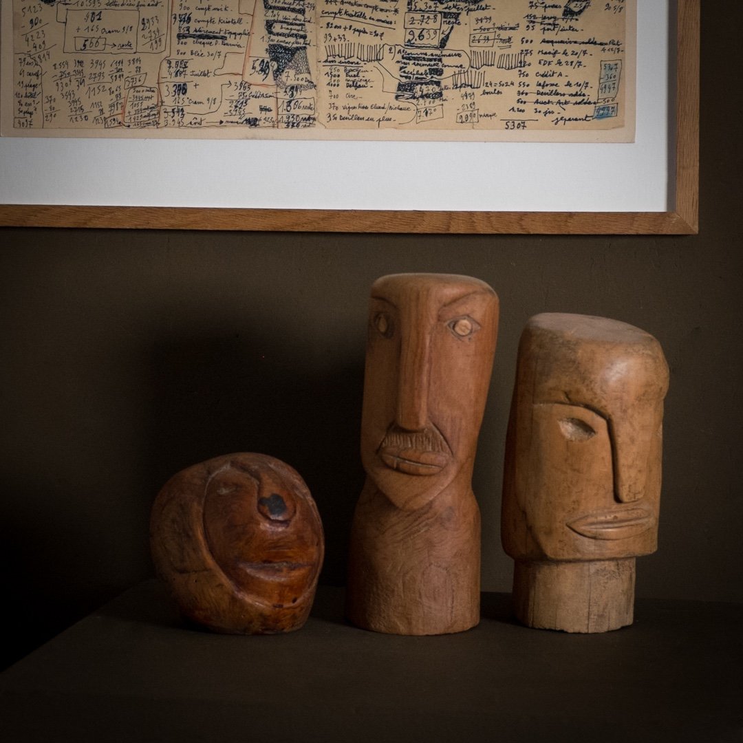 important lot de bois sculptés expressifs .. Art Brut . Océanie .-photo-4