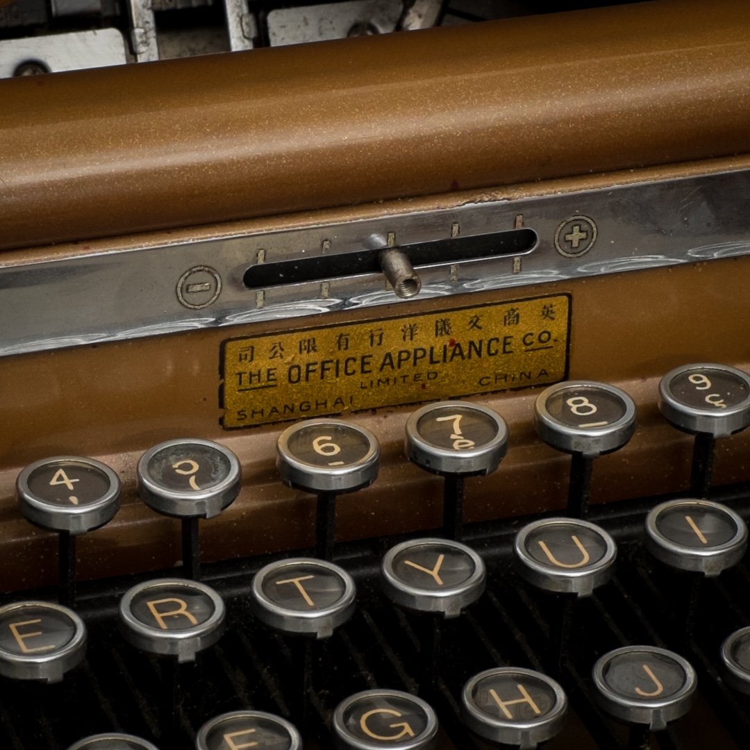 rare machine à écrire portable . 1936 . ROYAL DE LUXE  couleur bronze ..-photo-2