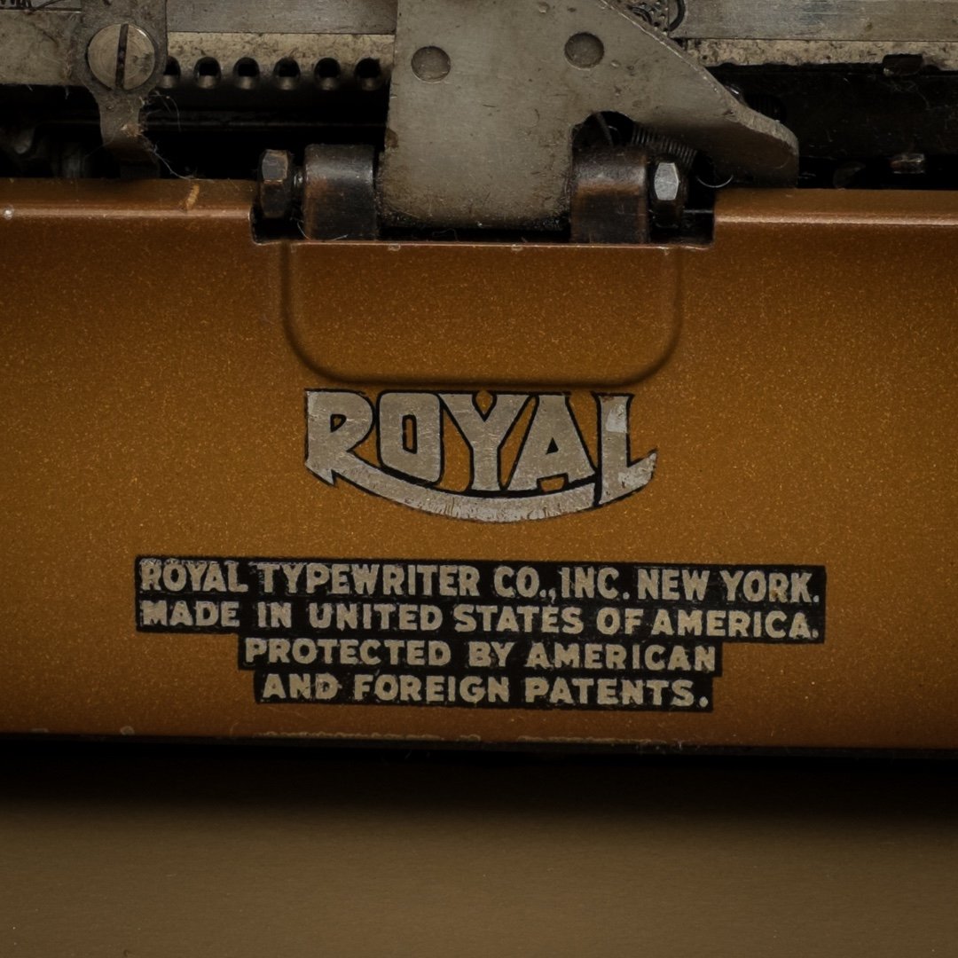 rare machine à écrire portable . 1936 . ROYAL DE LUXE  couleur bronze ..-photo-2