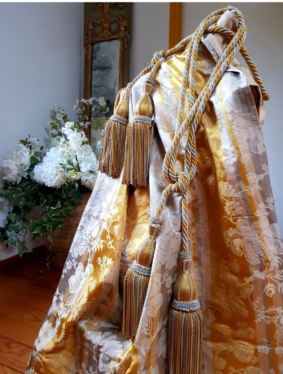 Importante paire de panneaux ,classique , en soie , d'époque xix siècle ,