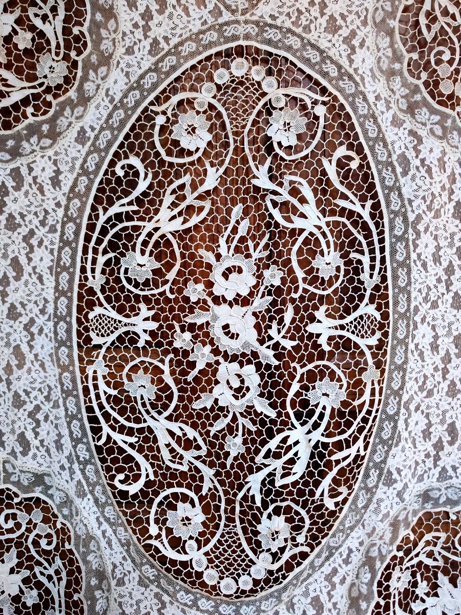 A Beautiful Lace Set From The Art Nouveau Period, Including A Curtain And A Bedspread 