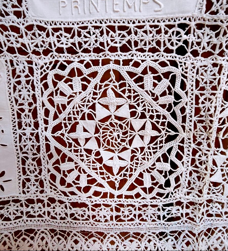Paire de rideaux décoratifs en dentelle fait main "Printemps -Été", circa 1900-photo-1