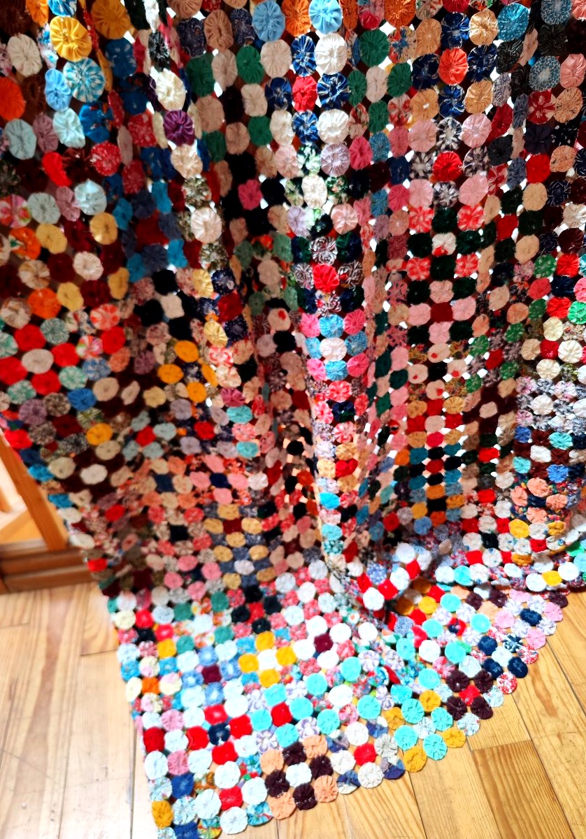Beautiful 1940s-50s "yo-yo Quilt" Throw.-photo-2