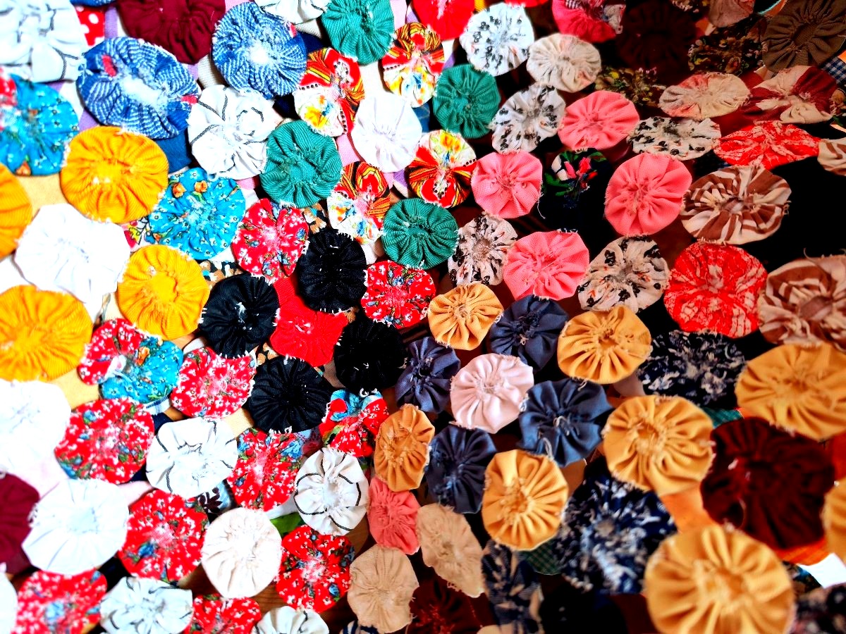 Beautiful 1940s-50s "yo-yo Quilt" Throw.-photo-3