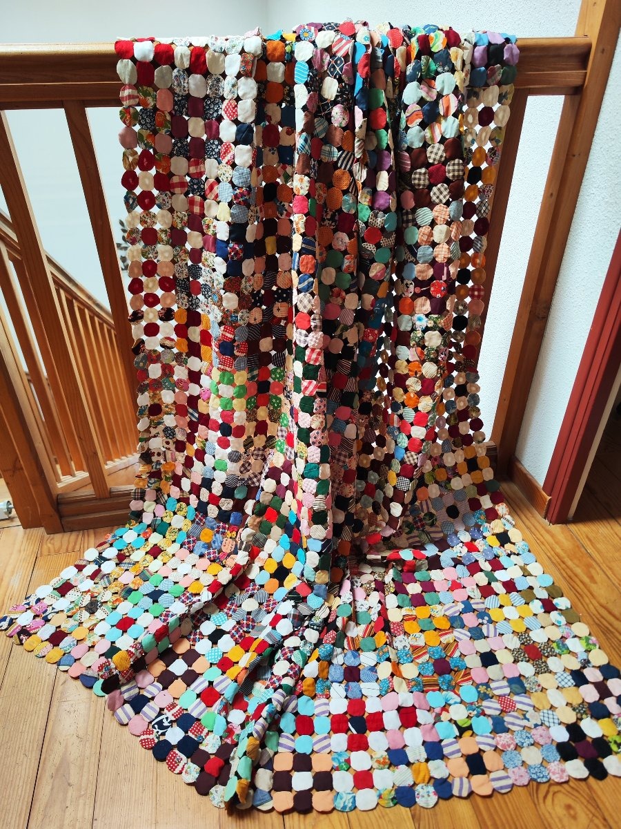 Beautiful 1940s-50s "yo-yo Quilt" Throw.