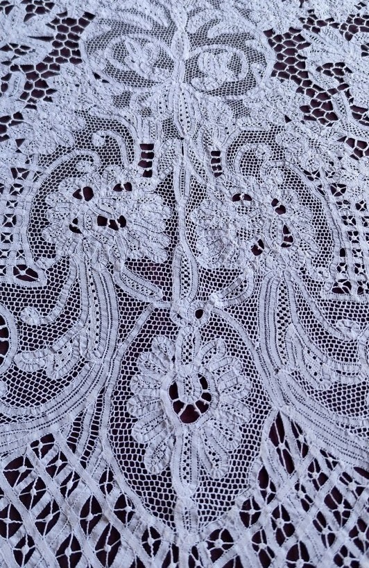  Exceptional "belle époque" Tablecloth, Entirely In Luxeuil Lace, 180 Cm X 280 Cm.-photo-3
