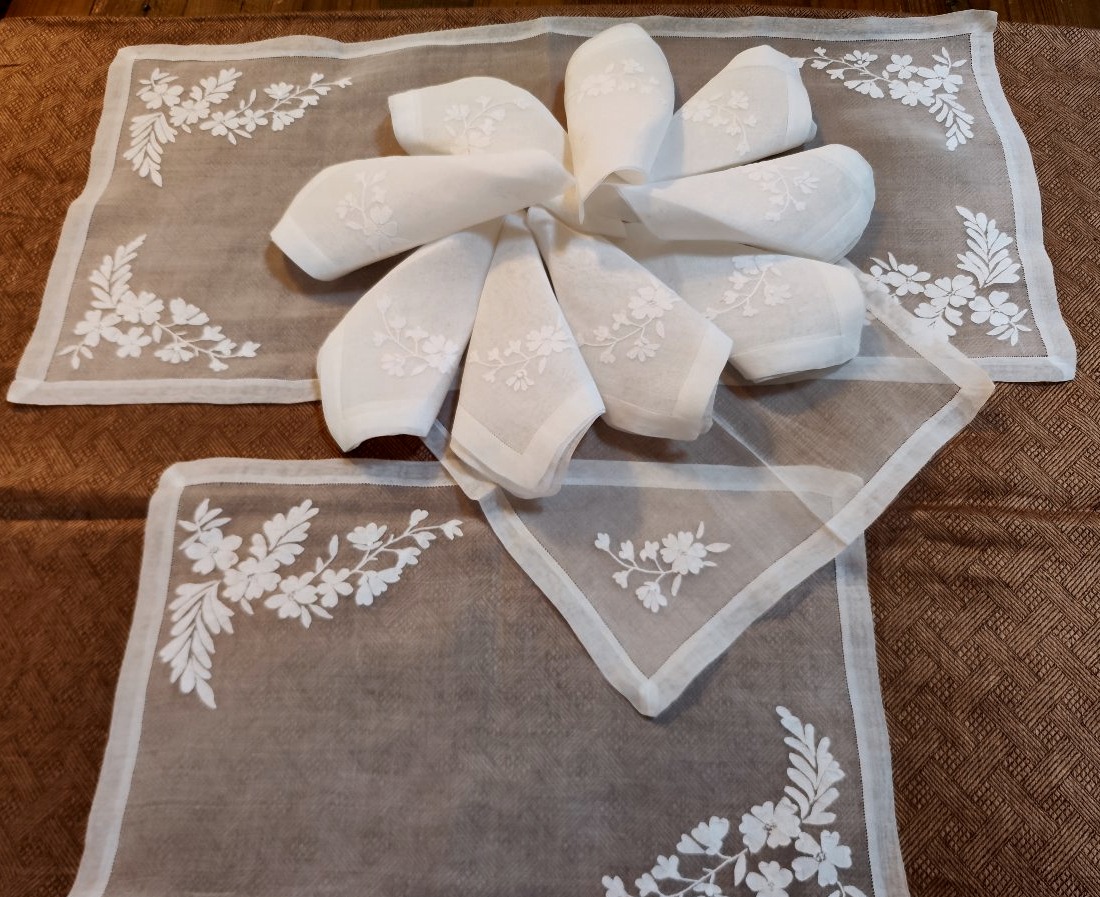 Ensemble de sets, serviettes et chemin de table en Organdi de t