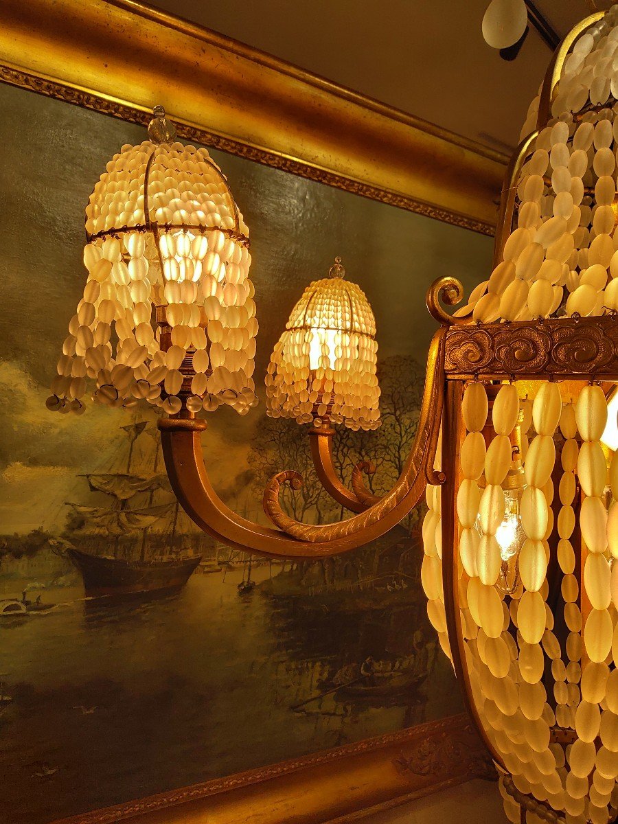 Proantic: Lustre En Bronze Doré Et Verrerie Opaque Attr à Sue Et Mare