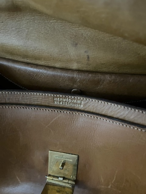 Un sac Hermes cuir brun, dessin tres original, ancienne estampe. Circa 1950.-photo-2