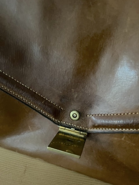 Un sac Hermes cuir brun, dessin tres original, ancienne estampe. Circa 1950.-photo-3