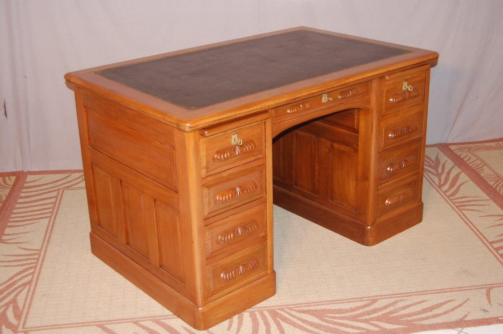 A Desk Drawers - The 20th Time. - Light Mahogany.-photo-1