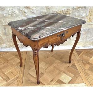 Table de milieu d'époque Louis XV , XVIII siècle .