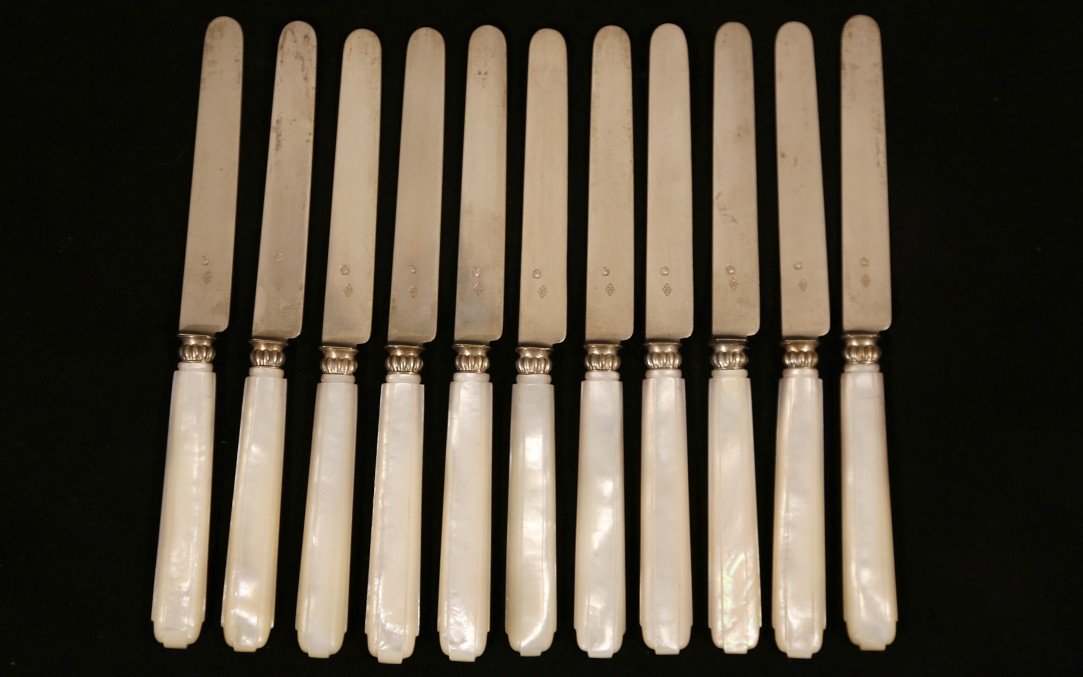 11 Dessert Knives, Mother-of-pearl And Sterling Silver, 19th Century