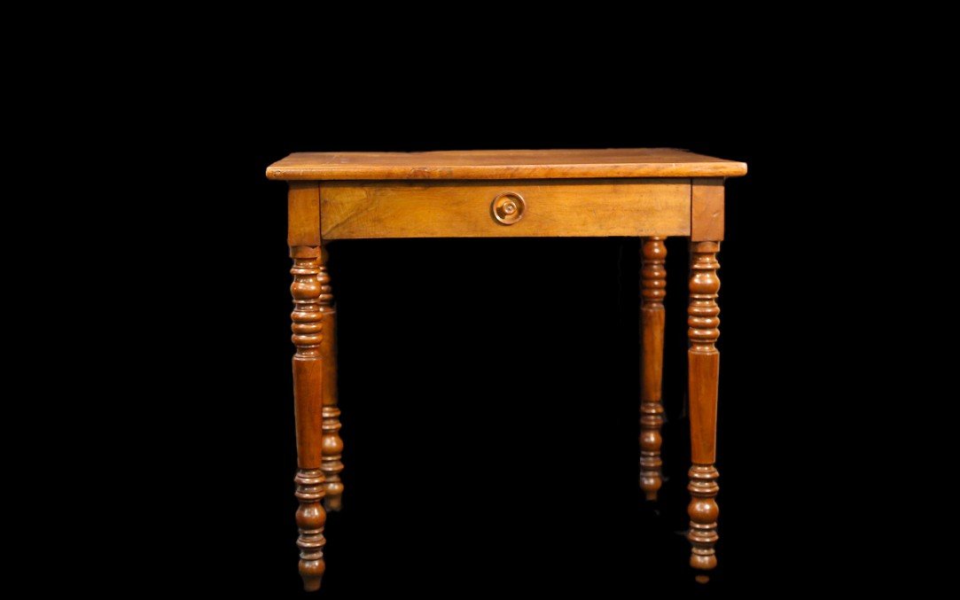 Small Walnut Table, 19th Century (78*58cm)