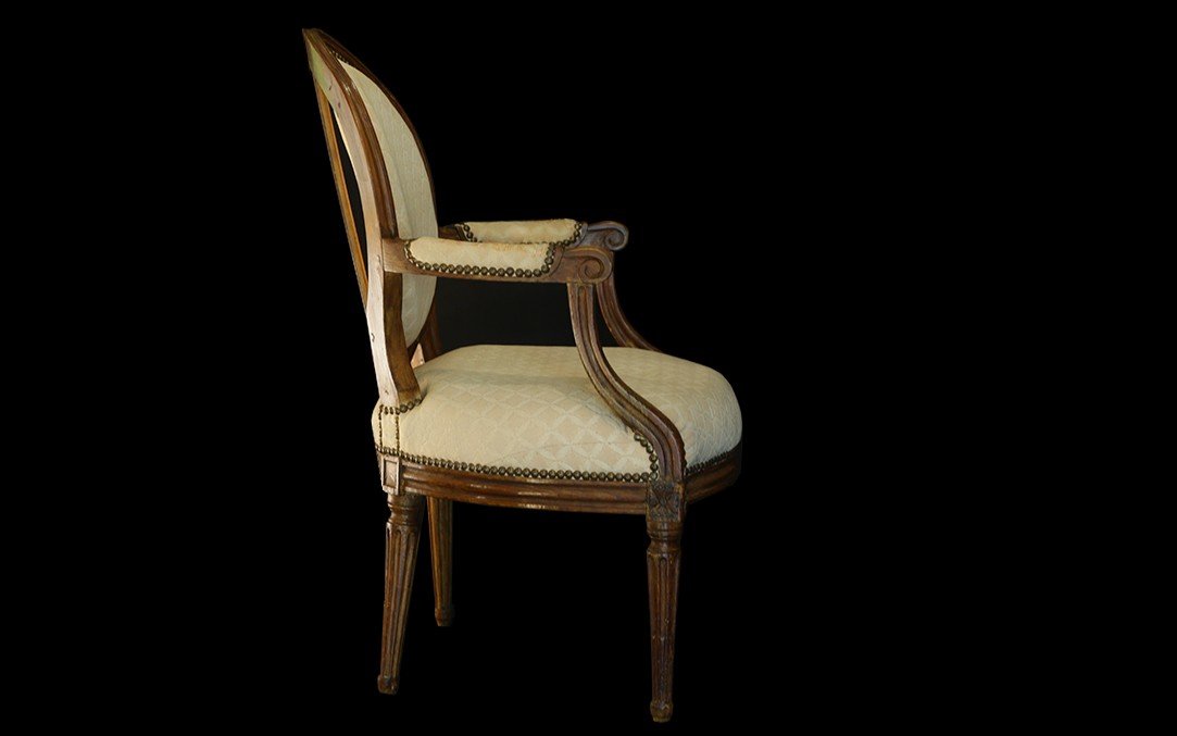 Fauteuil Médaillon Louis XVI Estampillé A. Gaillard, XVIIIè-photo-2