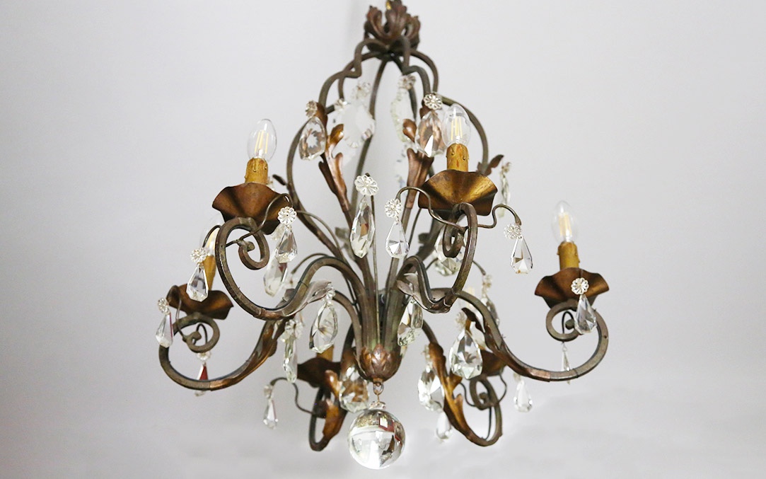 Lustre en fer forgé et pampilles, circa 1900