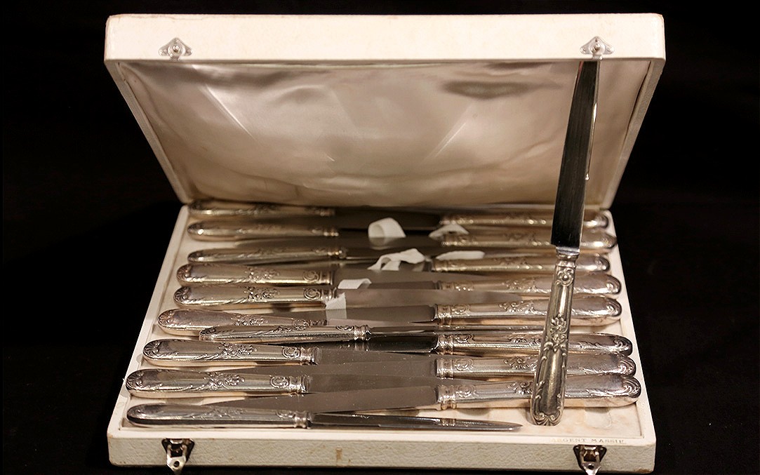 19 Silver And Stainless Steel Knives 