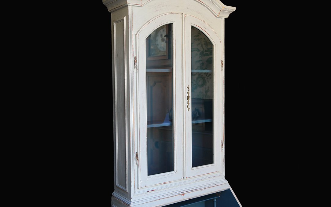 XXth Century Secretary/window-photo-4