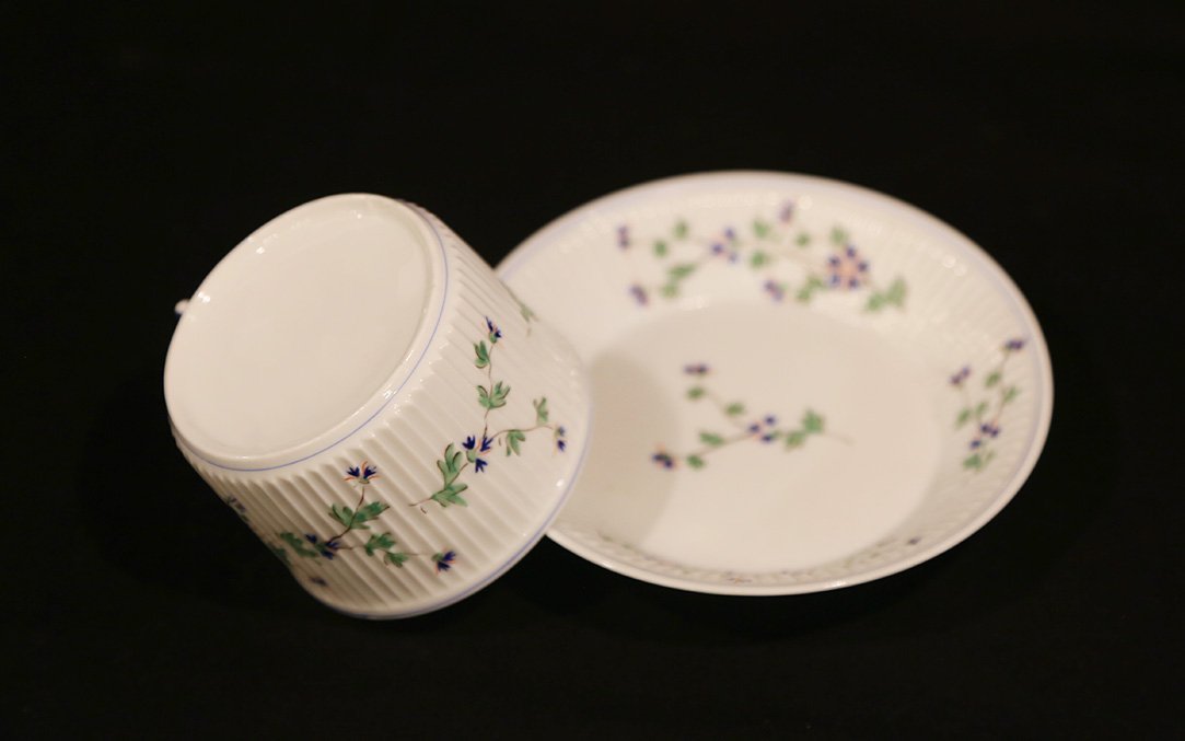 Tasse porcelaine, motif de barbeaux-photo-3