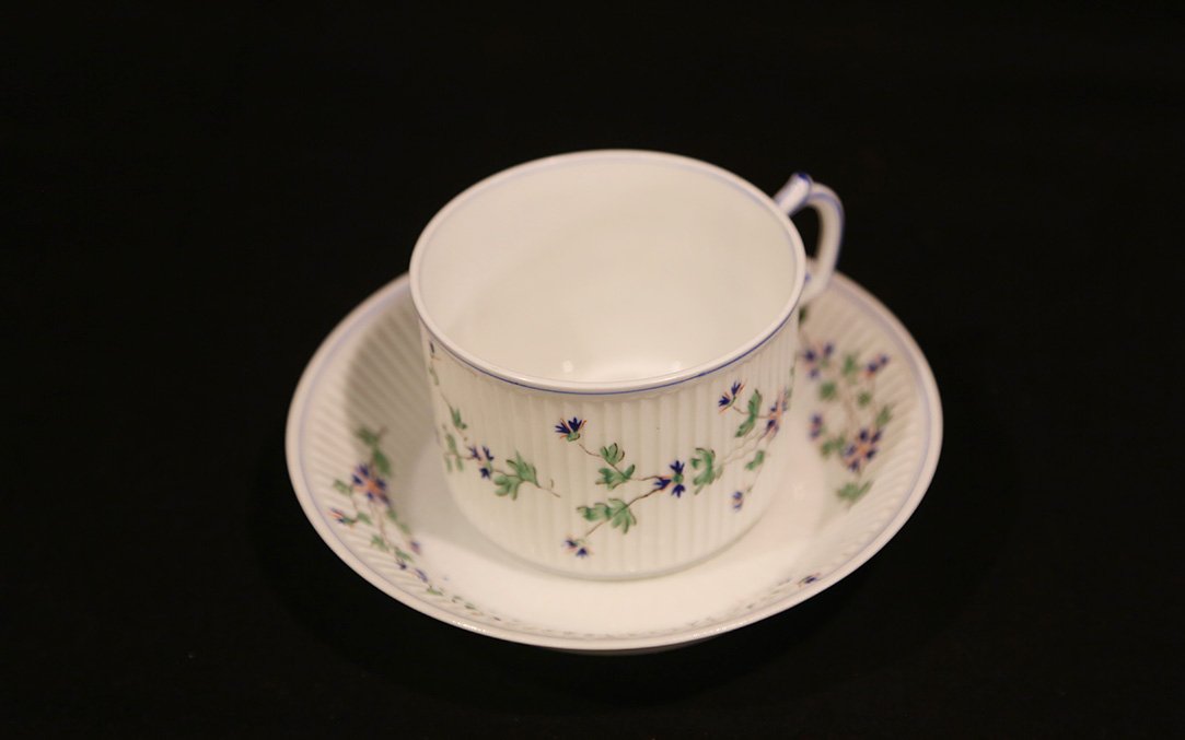Tasse porcelaine, motif de barbeaux-photo-4