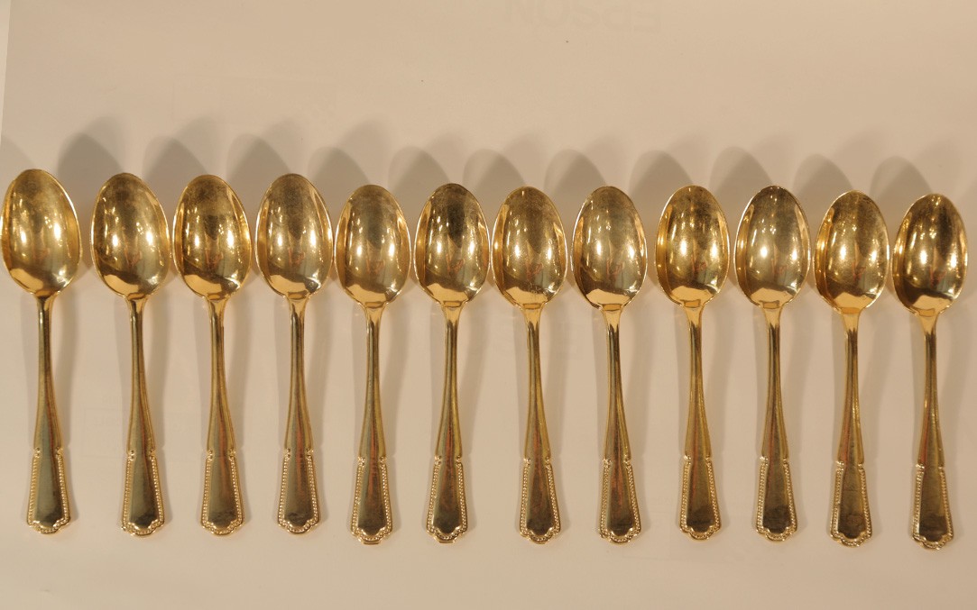 12 cuillères à dessert, plaquées or 