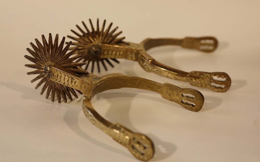 Paire d'éperons en bronze, XIXᵉ -photo-2