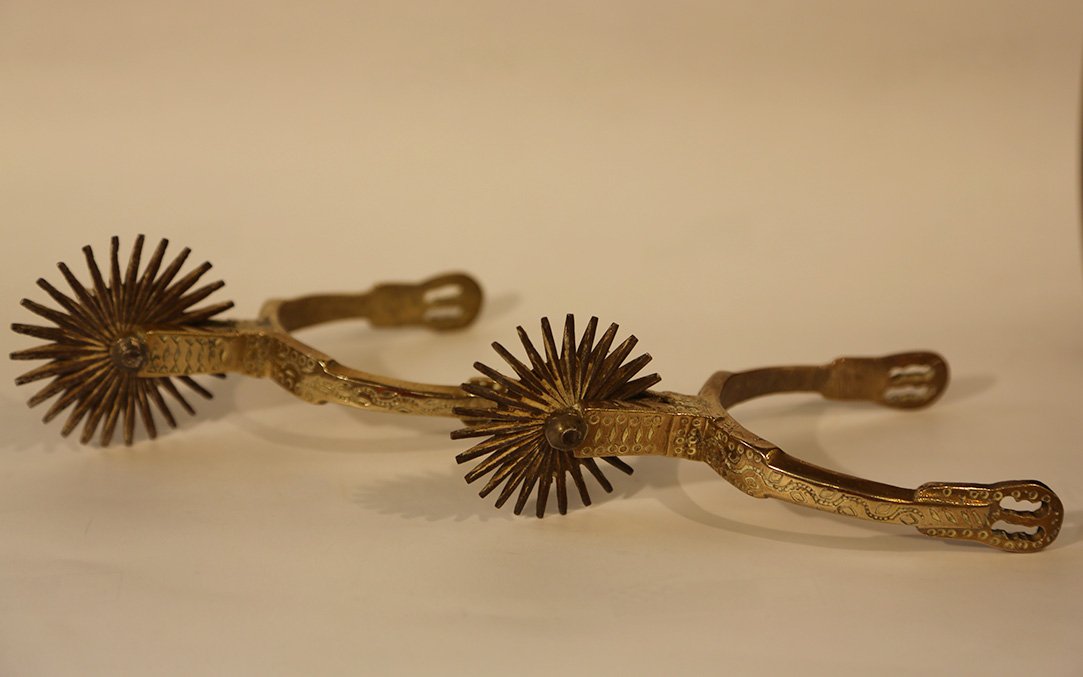 Paire d'éperons en bronze, XIXᵉ -photo-3