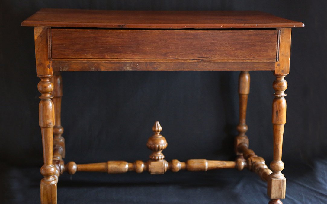 Table, bureau, gaïac, bois précieux, XIXe