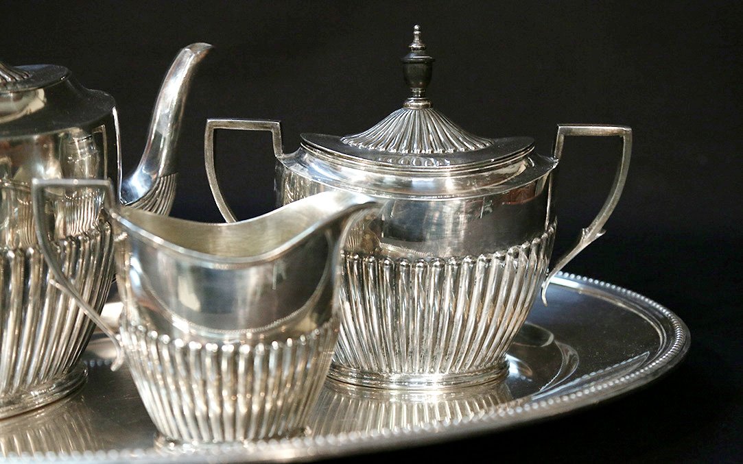 Service In Silver Metal, England -photo-2