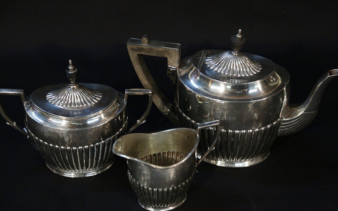 Service In Silver Metal, England -photo-1