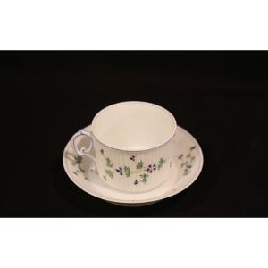 Tasse porcelaine, motif de barbeaux