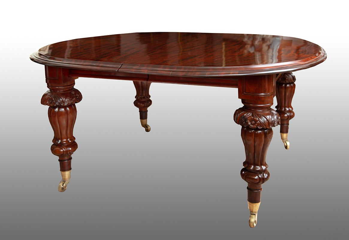 Victorian English Table In Solid Mahogany Extendable By Tearing More Than Twice The Closed Size