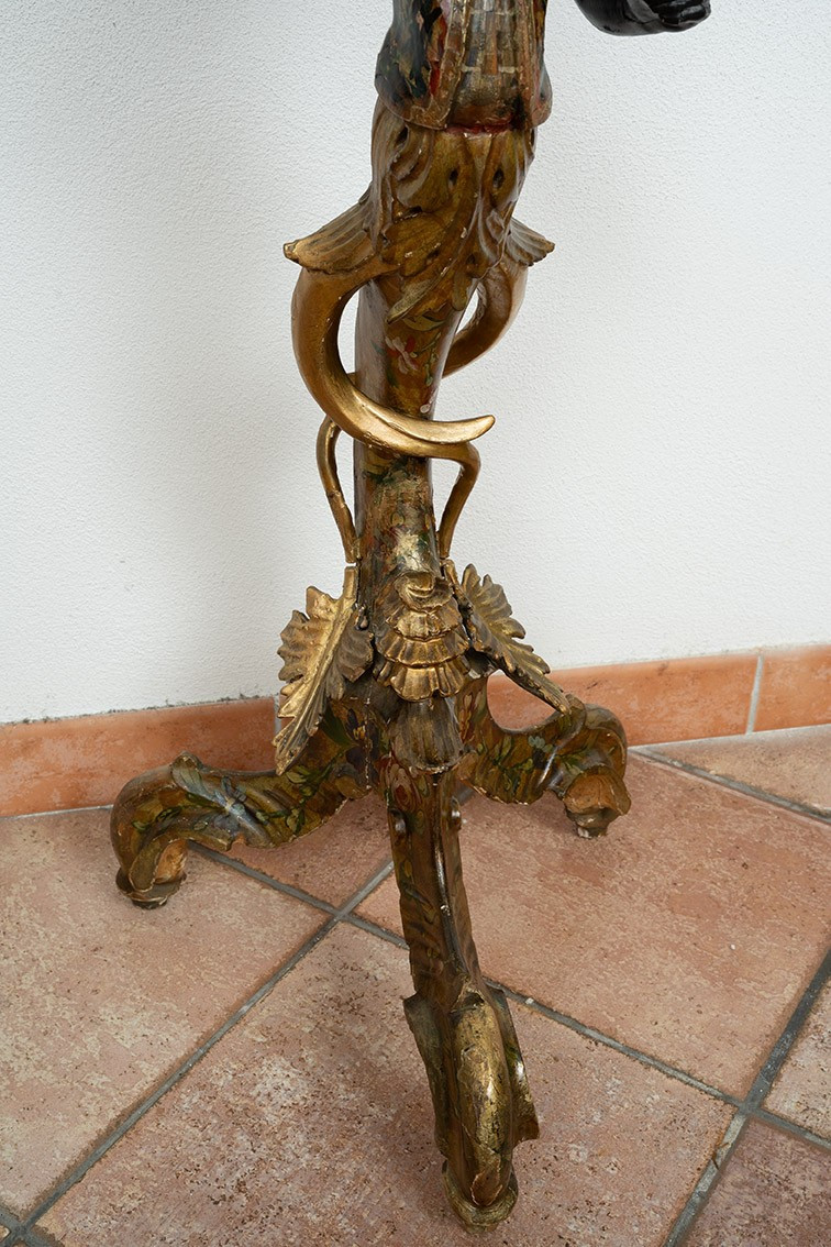 Petit Table ancienne en bois laqué et doré. Moro Venise, XIXe siècle.-photo-4