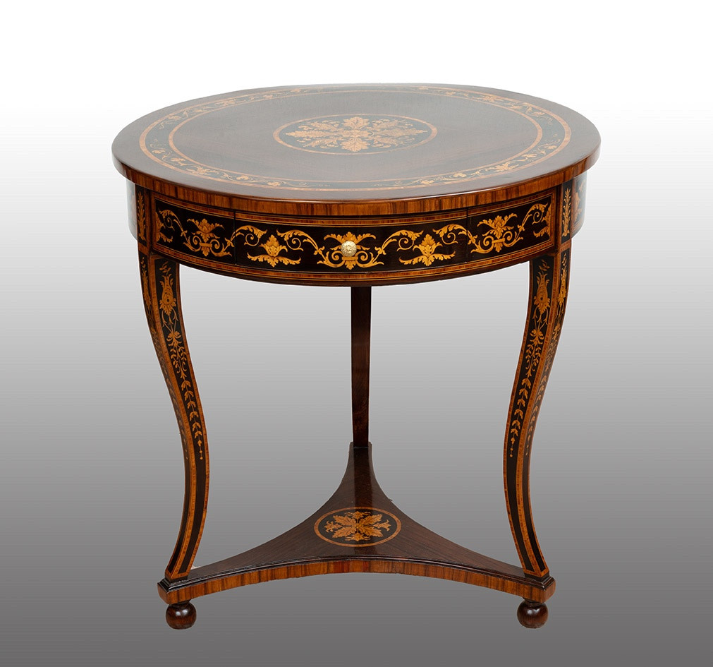 Table basse ancienne de Lombardie, début du XXe siècle.