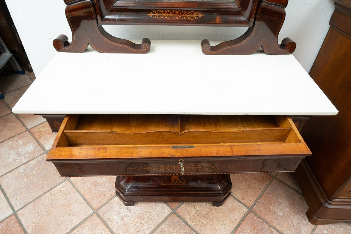 Antique Toilet Dating Back To The Early 19th Century.-photo-2