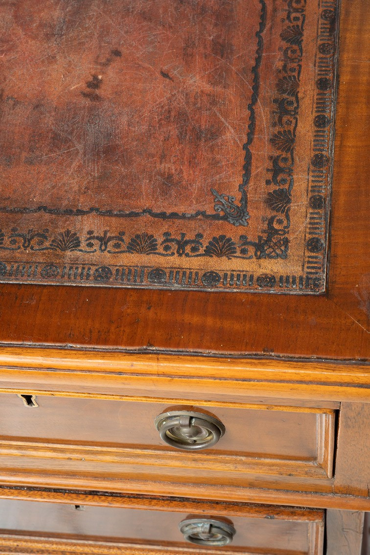 Bureau anglais ancien à neuf tiroirs en acajou. Angleterre, XIXe siècle.-photo-3