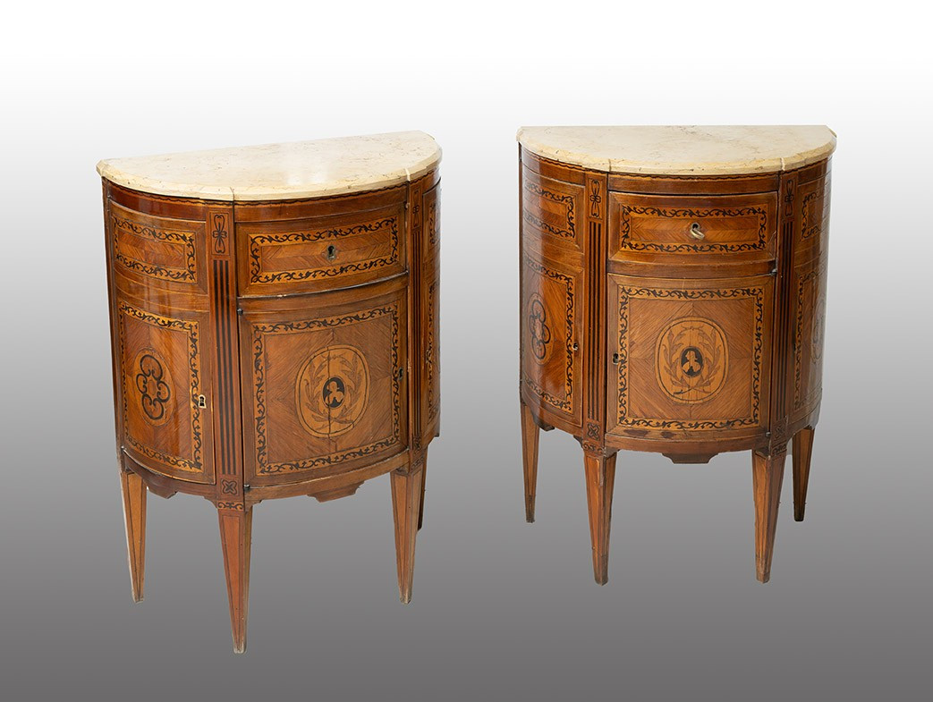 Paire de buffets napolitains anciens Louis XVI du XVIIIe siècle.