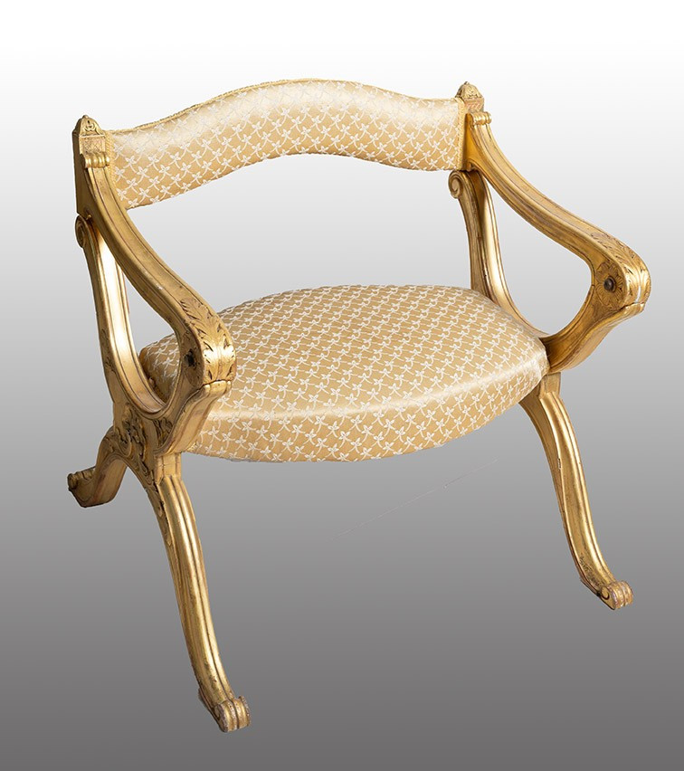 Fauteuil en bois doré et sculpté. France, XIXe siècle.