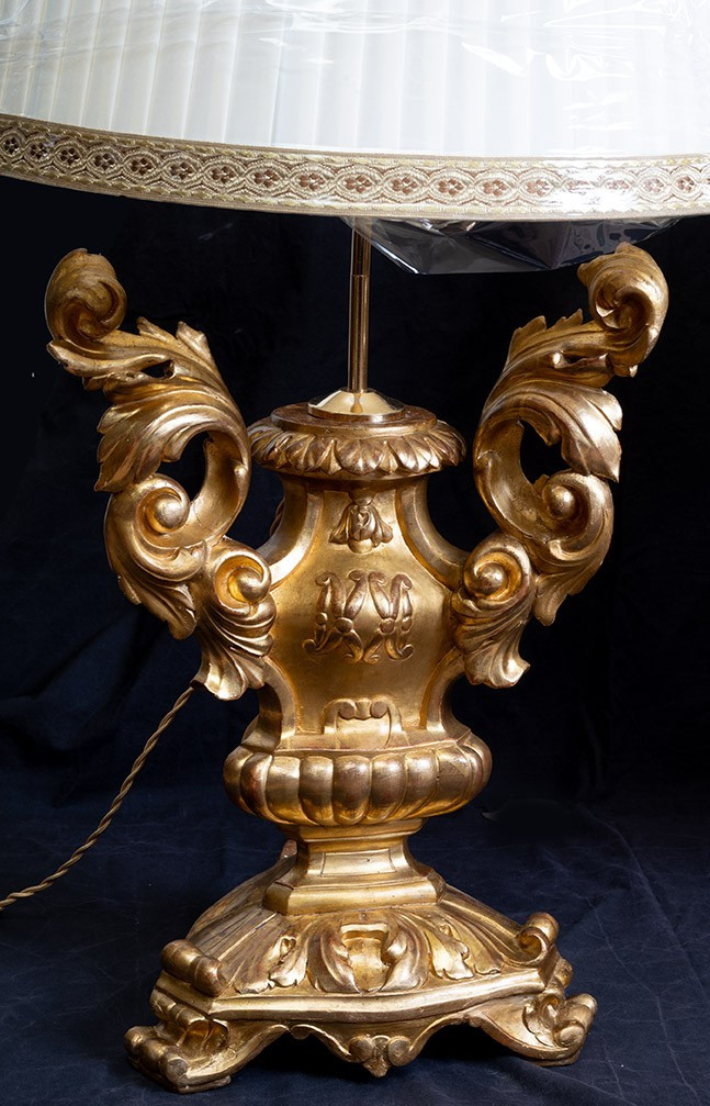 Paire de lampes anciennes Louis XV en bois doré et sculpté. Naples, XVIIIe siècle.-photo-2