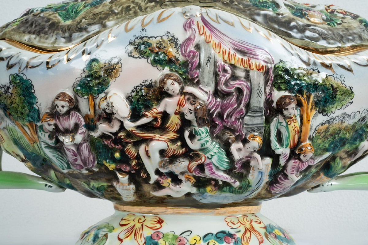 Antique Polychrome Capodimonte Porcelain Tureen. Naples, 20th Century.-photo-2