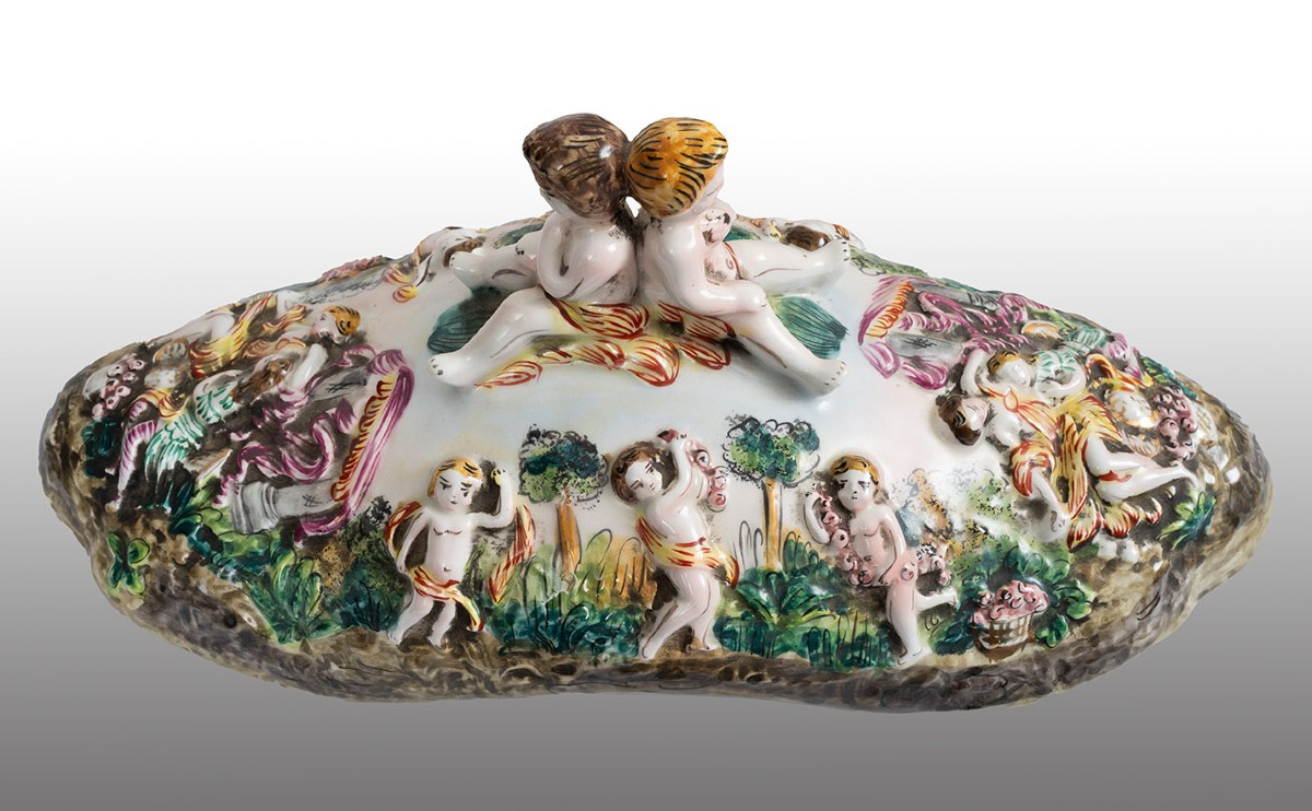 Antique Polychrome Capodimonte Porcelain Tureen. Naples, 20th Century.-photo-1