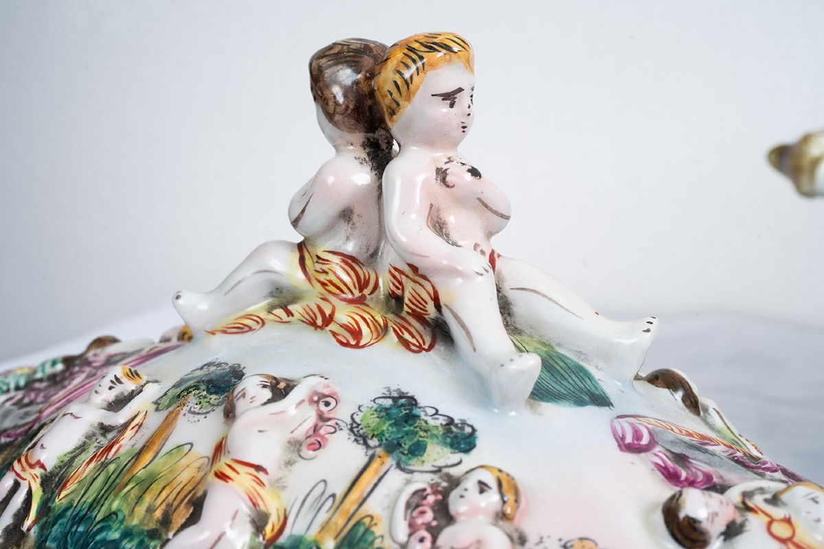 Antique Polychrome Capodimonte Porcelain Tureen. Naples, 20th Century.-photo-2